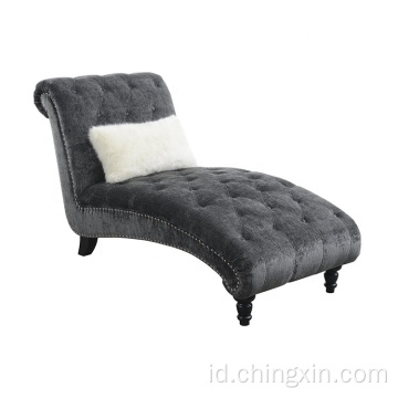 Tombol Kain Abu-abu Gelap Tufting Sofa Chaise Dengan Kaki Kayu Solid